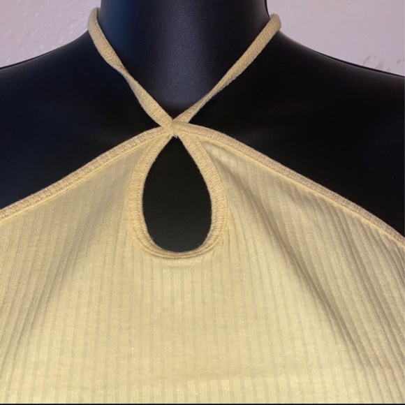 Halter top - Picture 2 of 3